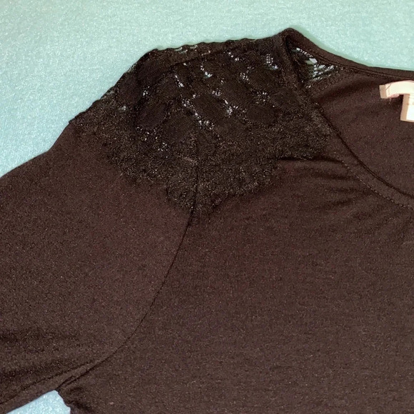BONGO lace shoulder details black stretchy short sleeve top size S - Picture 2 of 9